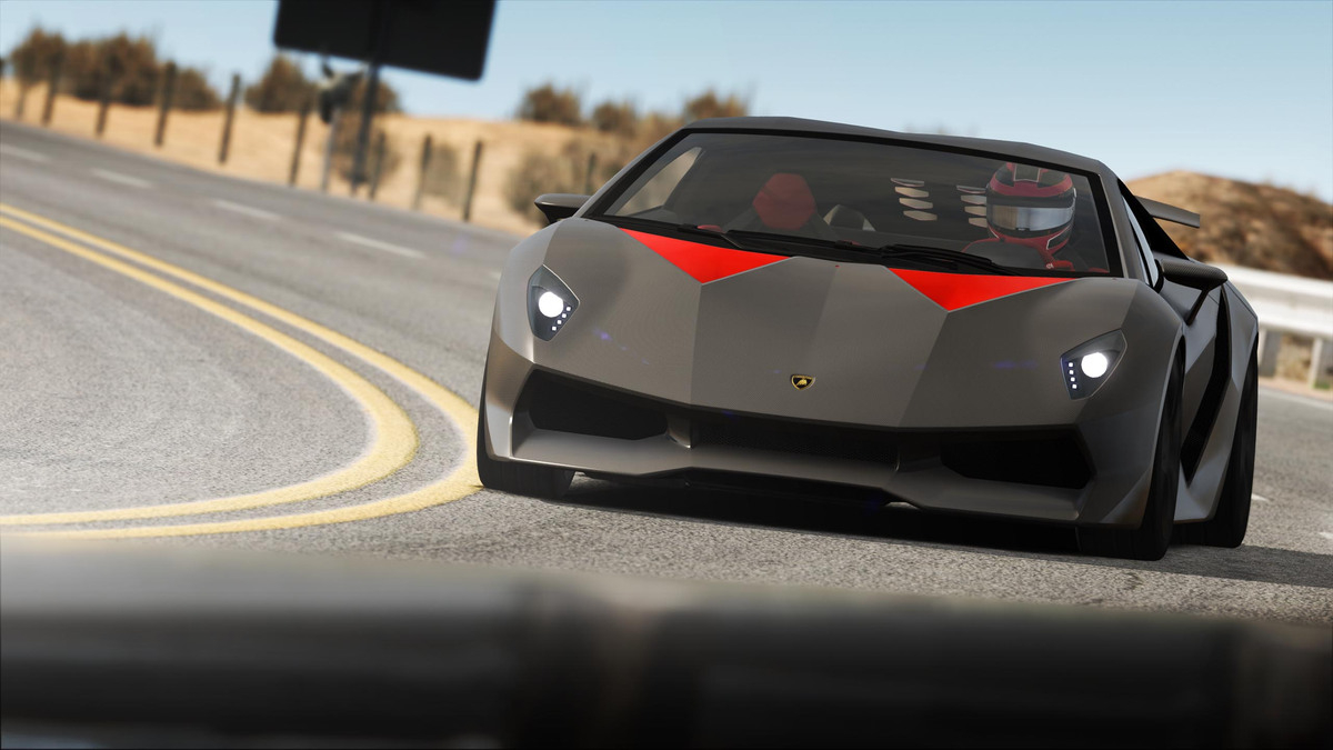 Assetto Corsa'da virajlı asfalt yolda ilerleyen spor otomobilin oyun içi görüntüsü.